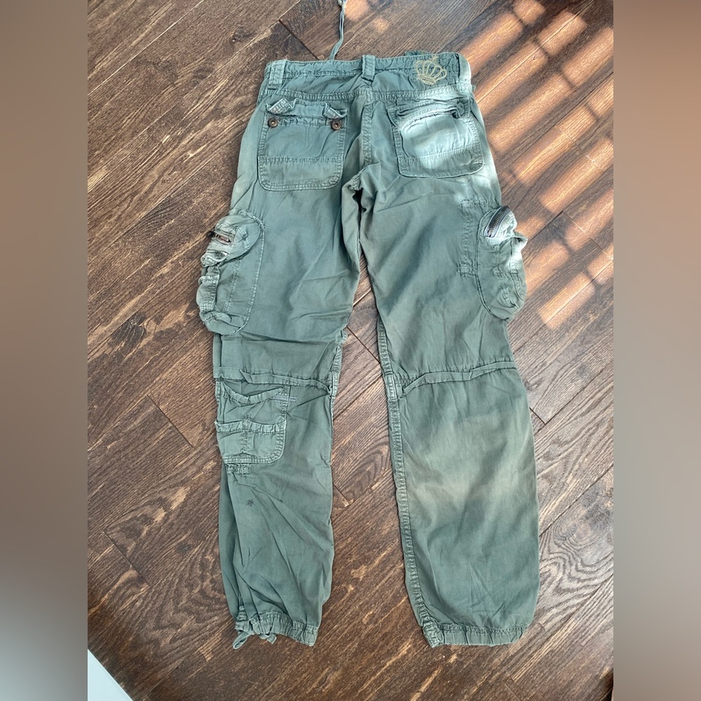 Outdoorsy pants with lots of pockets - Picture 3 of 3